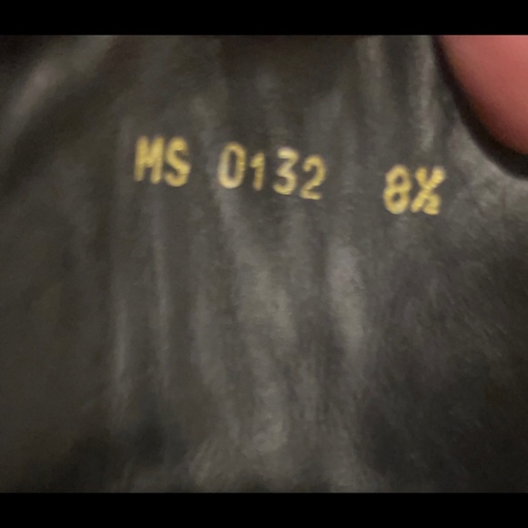 Authentic Louis Vuitton sneakers - Picture 7 of 7